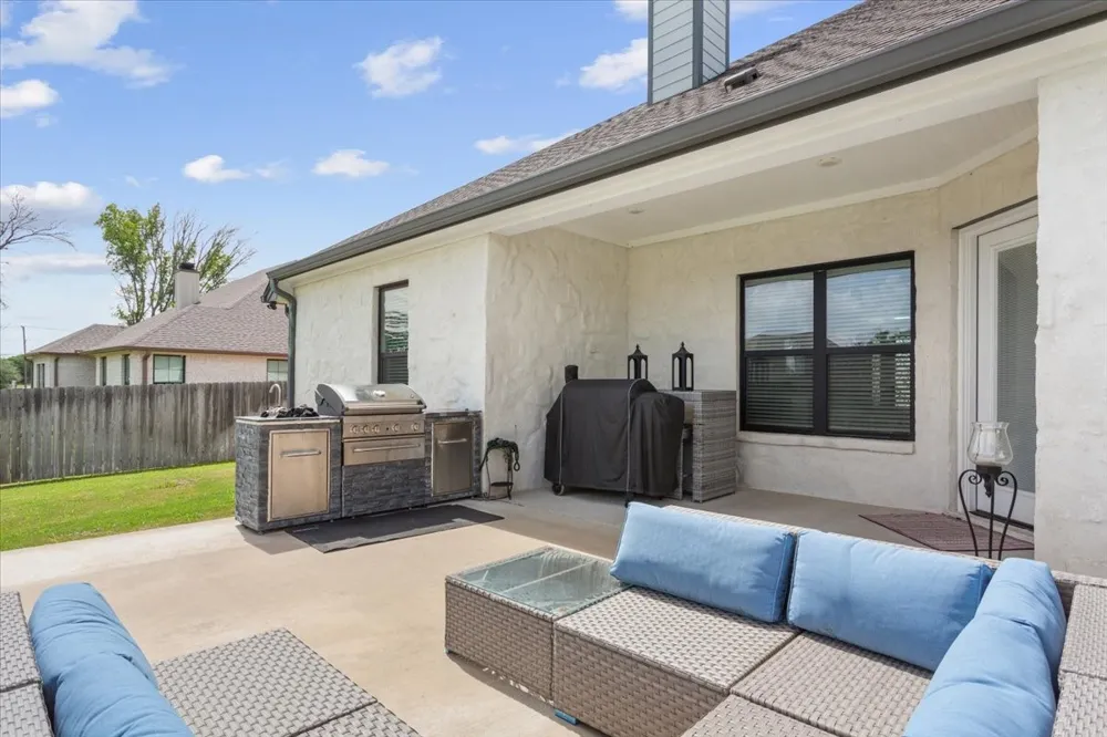 205 Fox Run Lane Robinson, TX 76706