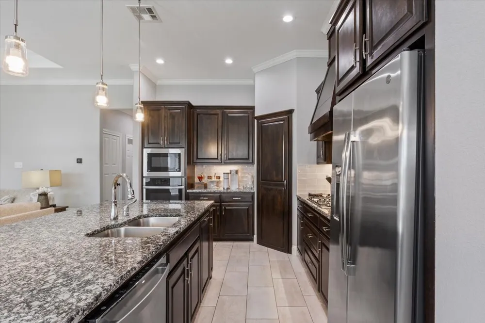 205 Fox Run Lane Robinson, TX 76706