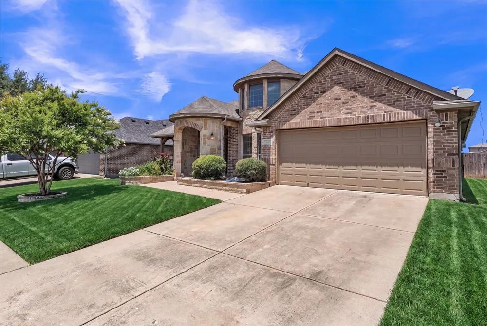 404 Bryn Mawr Lane Van Alstyne, TX 75495