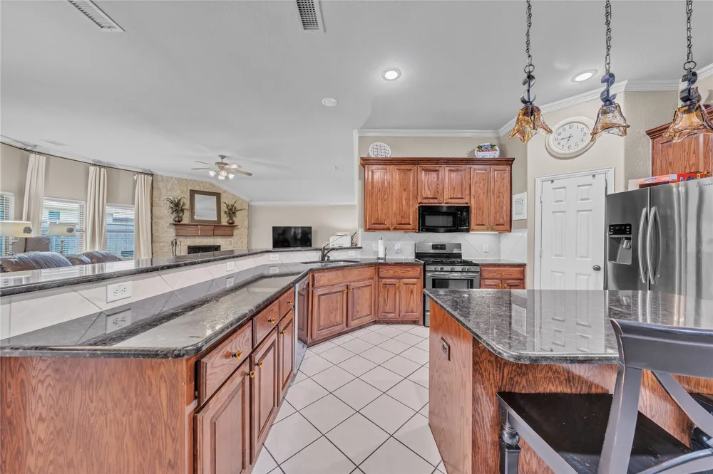404 Bryn Mawr Lane Van Alstyne, TX 75495