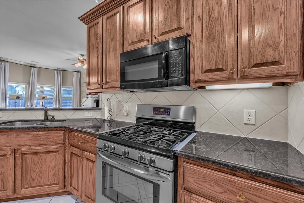 404 Bryn Mawr Lane Van Alstyne, TX 75495