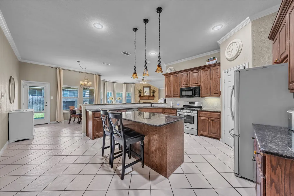 404 Bryn Mawr Lane Van Alstyne, TX 75495
