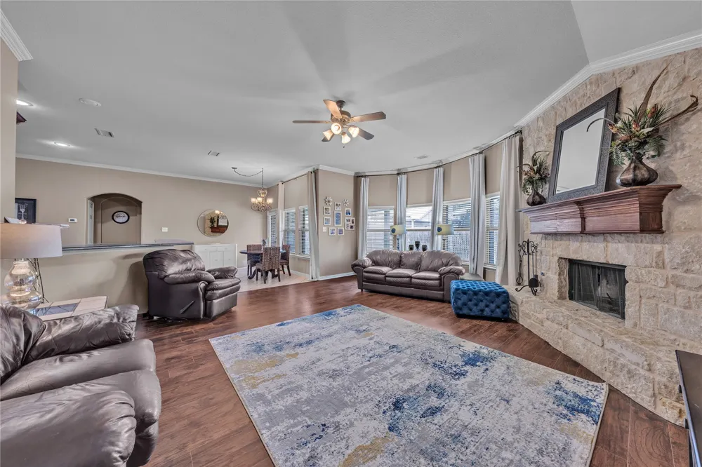 404 Bryn Mawr Lane Van Alstyne, TX 75495