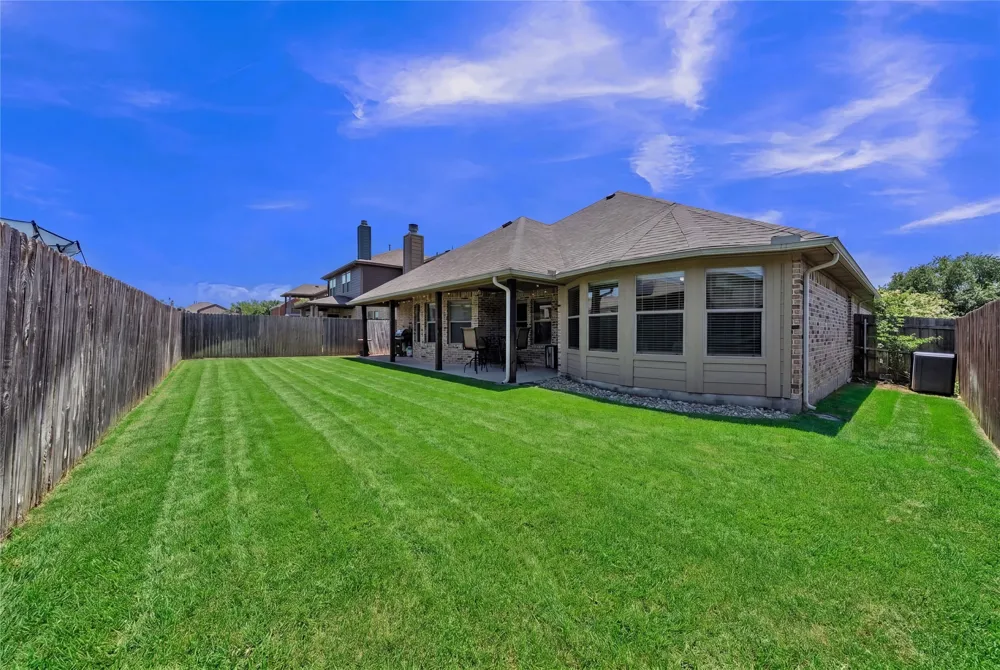 404 Bryn Mawr Lane Van Alstyne, TX 75495