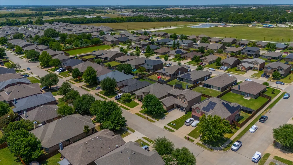404 Bryn Mawr Lane Van Alstyne, TX 75495
