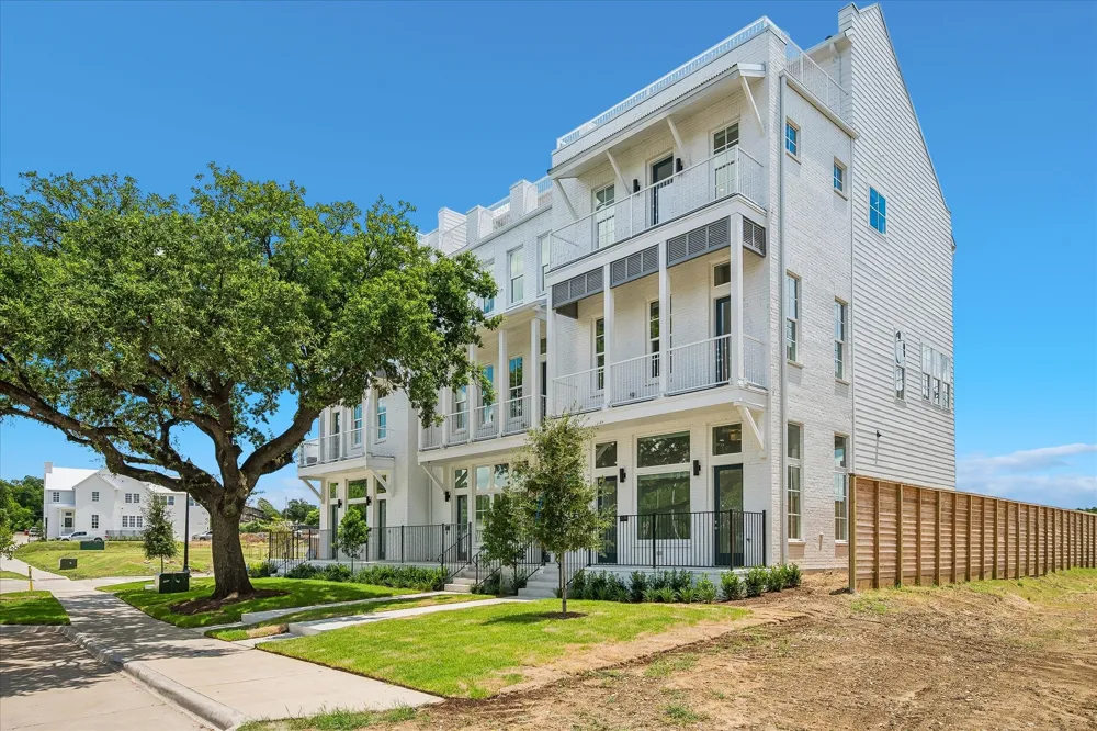 1304 E Crosby Road Carrollton, TX 75006