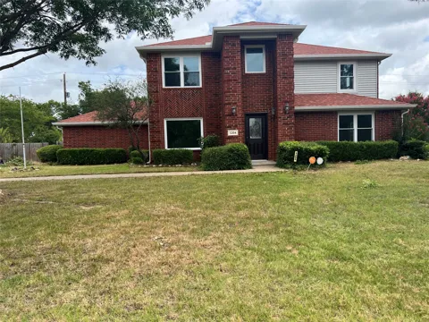 1204 Hillside Drive
