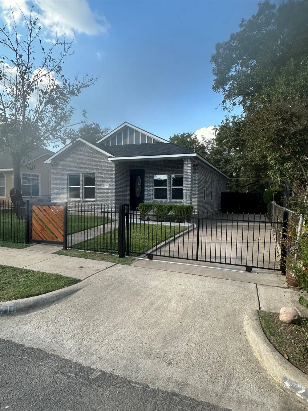 2715 Grafton Avenue Dallas, TX 75211
