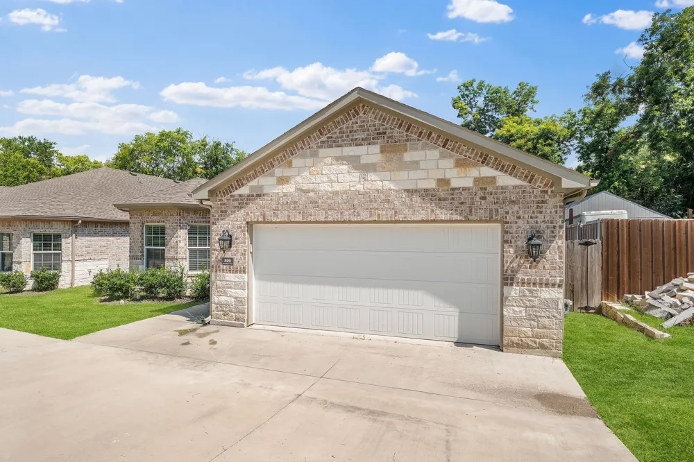 899 E Jefferson Street Van Alstyne, TX 75495