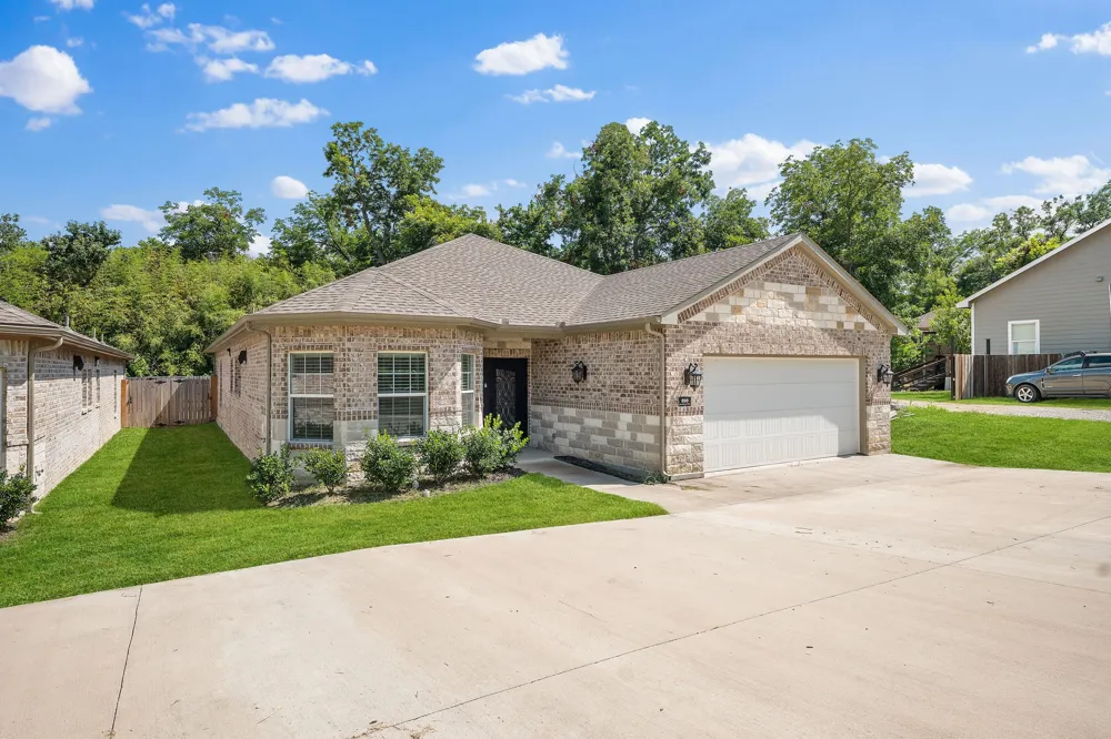 899 E Jefferson Street Van Alstyne, TX 75495