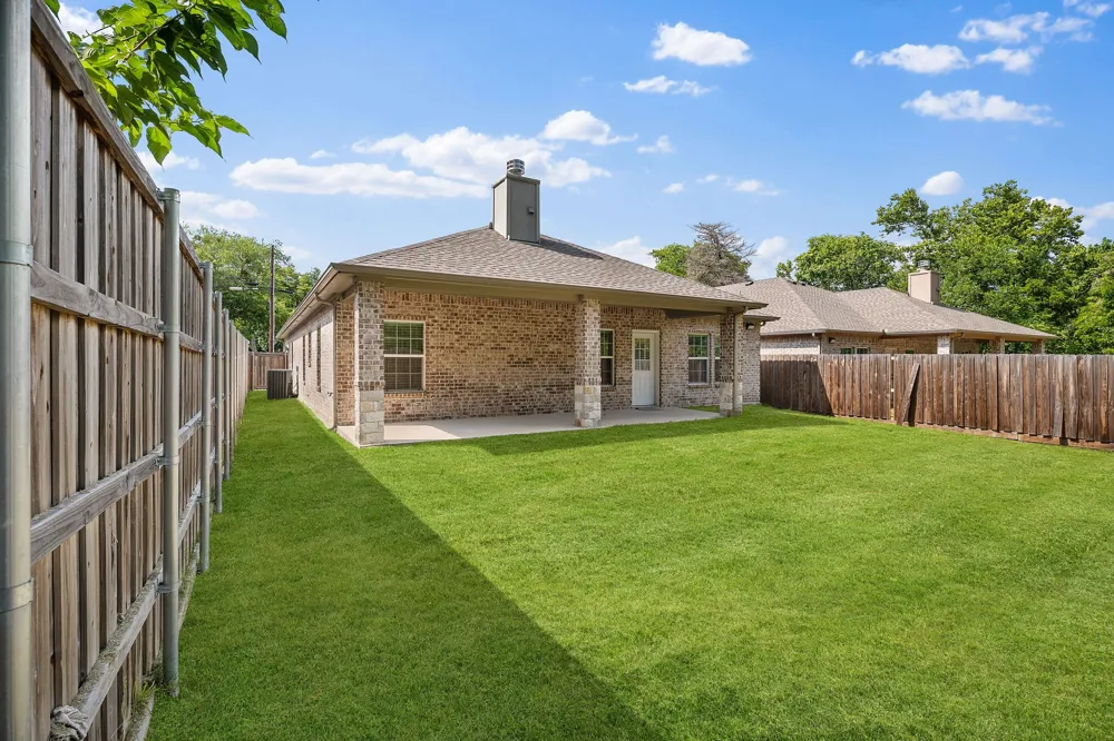 899 E Jefferson Street Van Alstyne, TX 75495