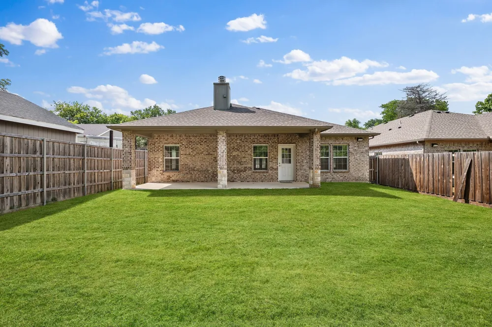 899 E Jefferson Street Van Alstyne, TX 75495