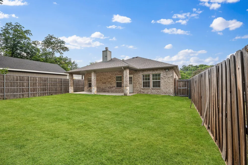 899 E Jefferson Street Van Alstyne, TX 75495