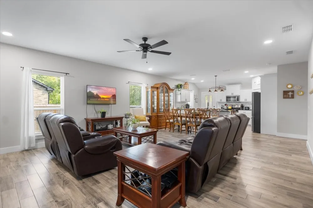 16134 Crossing Circle Lindale, TX 75771