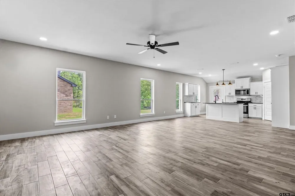 16134 Crossing Circle Lindale, TX 75771