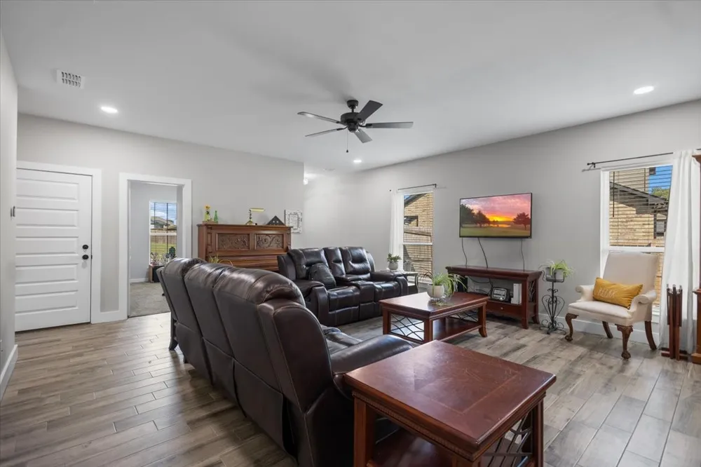 16134 Crossing Circle Lindale, TX 75771