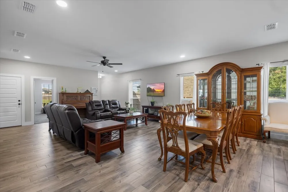 16134 Crossing Circle Lindale, TX 75771