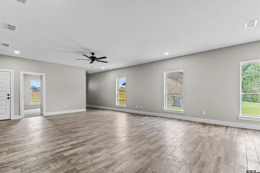 16134 Crossing Circle Lindale, TX 75771
