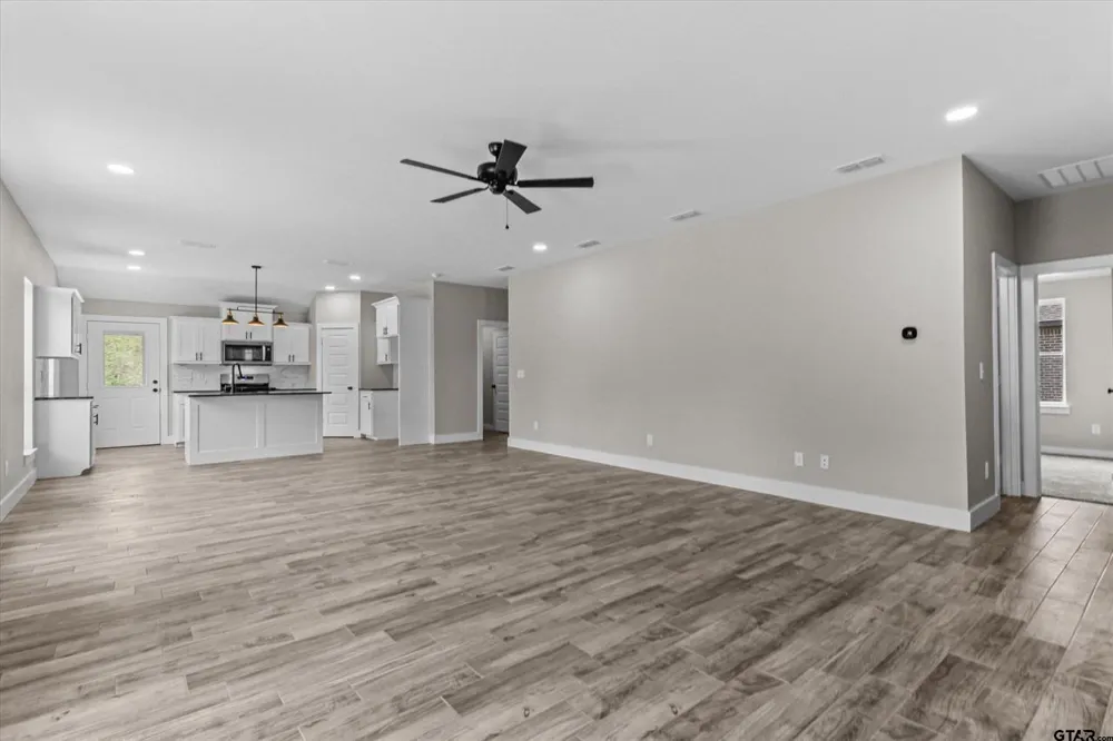 16134 Crossing Circle Lindale, TX 75771