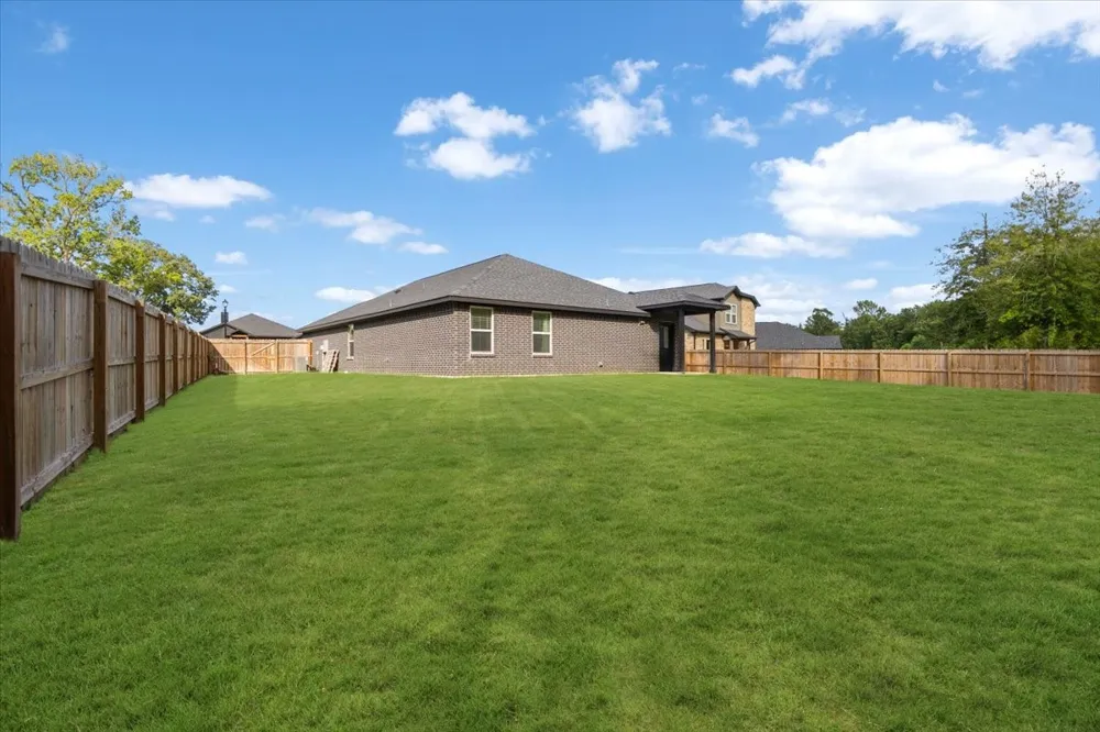 16134 Crossing Circle Lindale, TX 75771