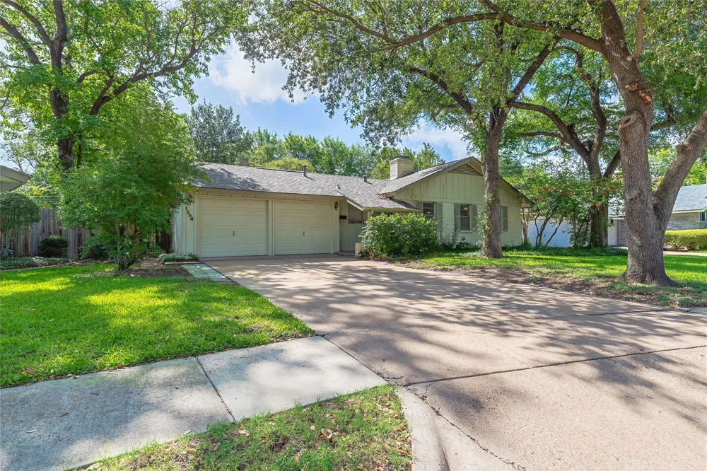 1206 Farnham Court E Irving, TX 75062