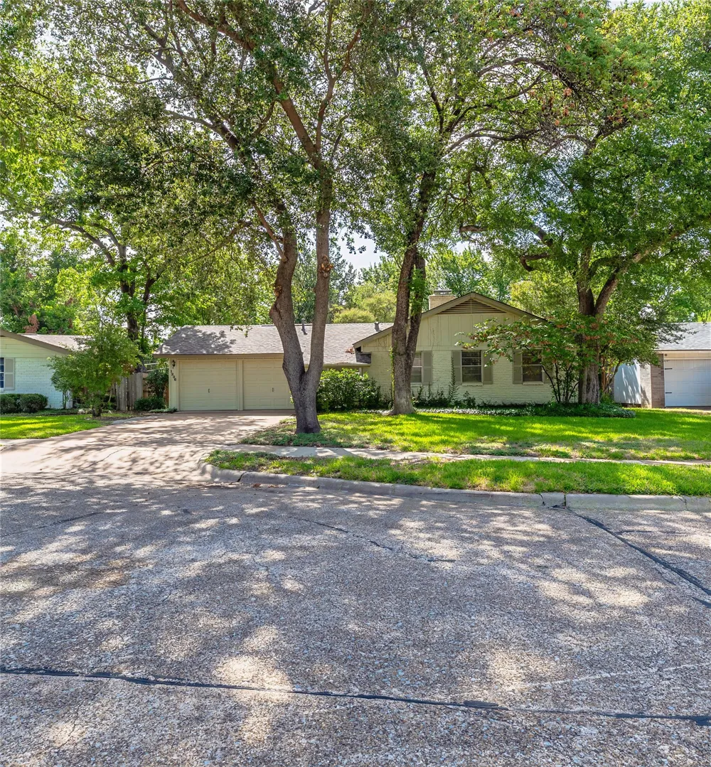 1206 Farnham Court E Irving, TX 75062