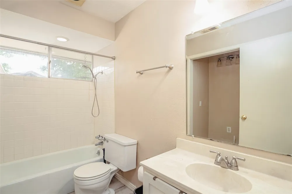 1206 Farnham Court E Irving, TX 75062