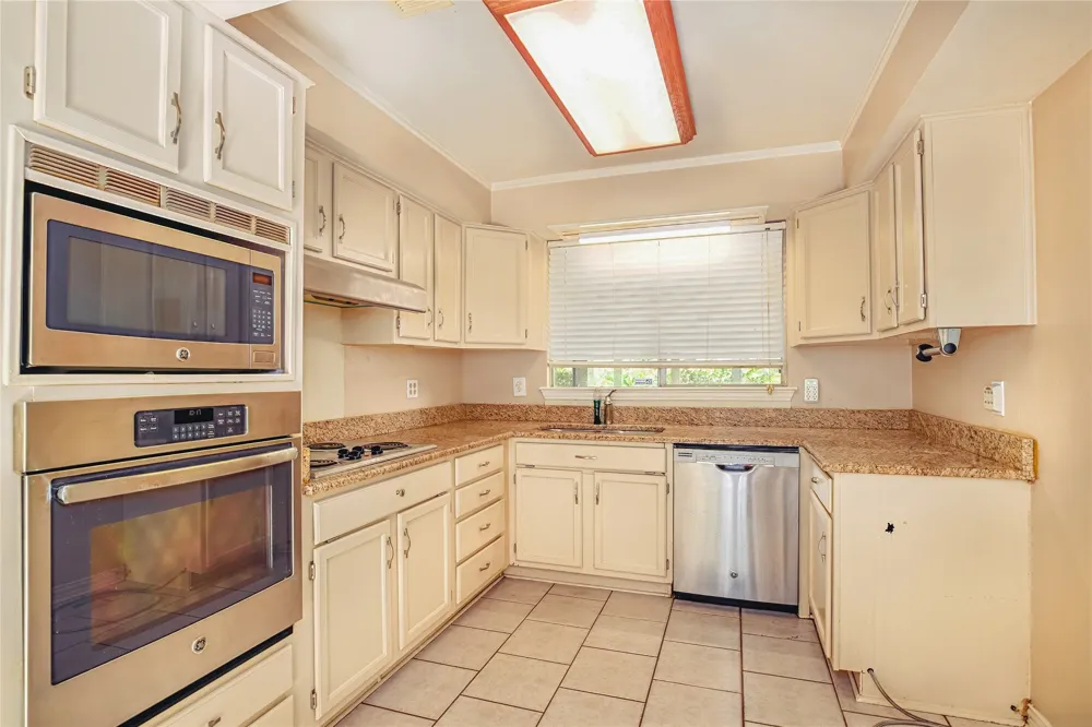 1206 Farnham Court E Irving, TX 75062