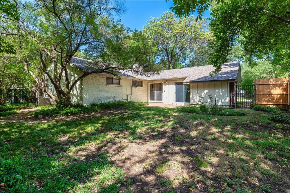 1206 Farnham Court E Irving, TX 75062