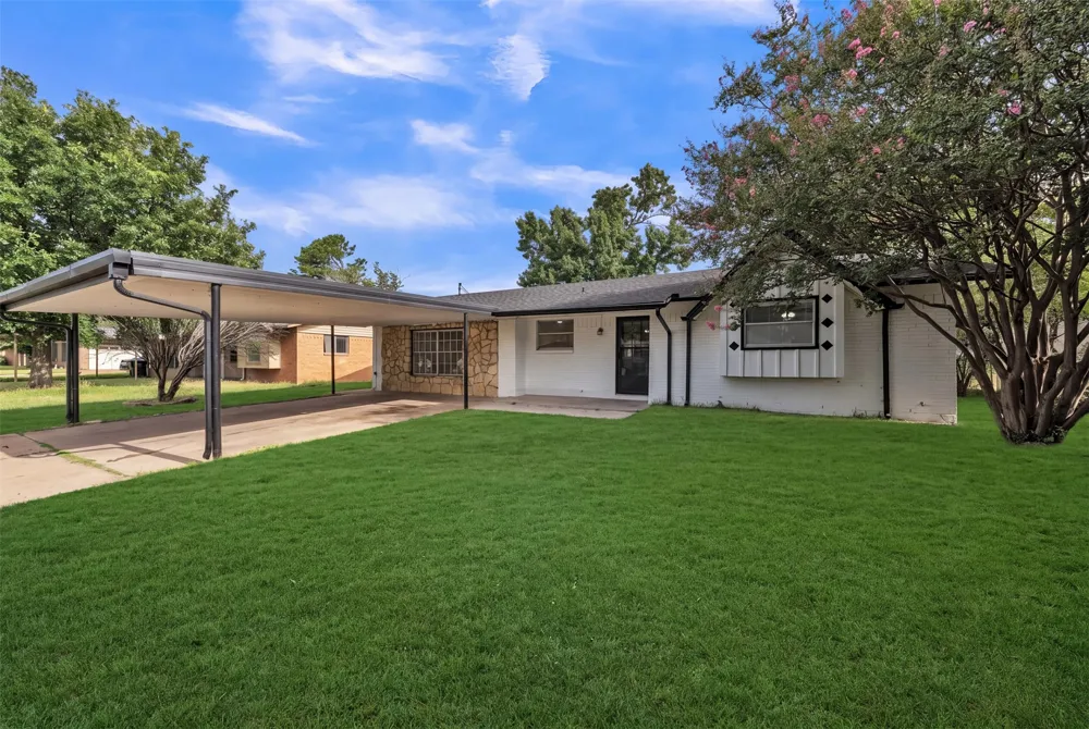 3407 NE 10th Street Mineral Wells, TX 76067