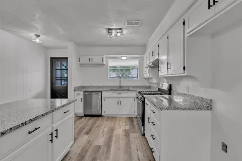 3407 NE 10th Street