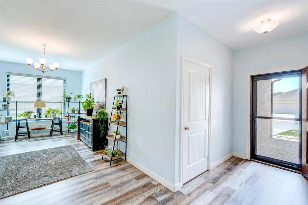 1201 Meadowlakes Azle, TX 76020