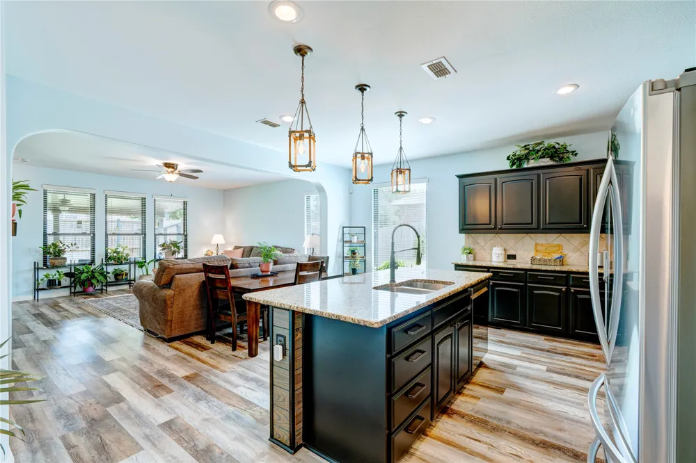1201 Meadowlakes Azle, TX 76020