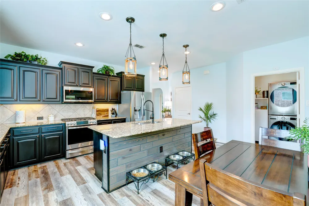 1201 Meadowlakes Azle, TX 76020
