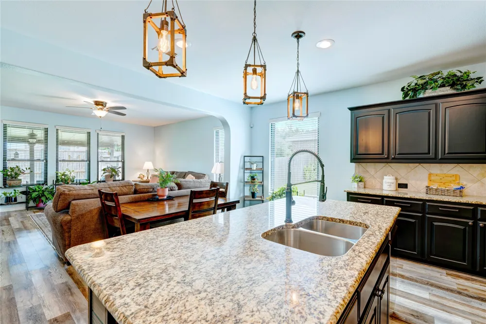 1201 Meadowlakes Azle, TX 76020