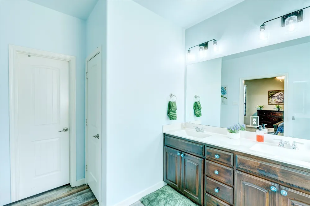 1201 Meadowlakes Azle, TX 76020