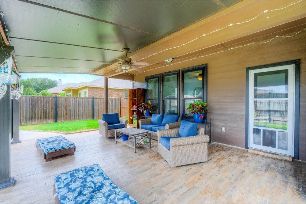 1201 Meadowlakes Azle, TX 76020