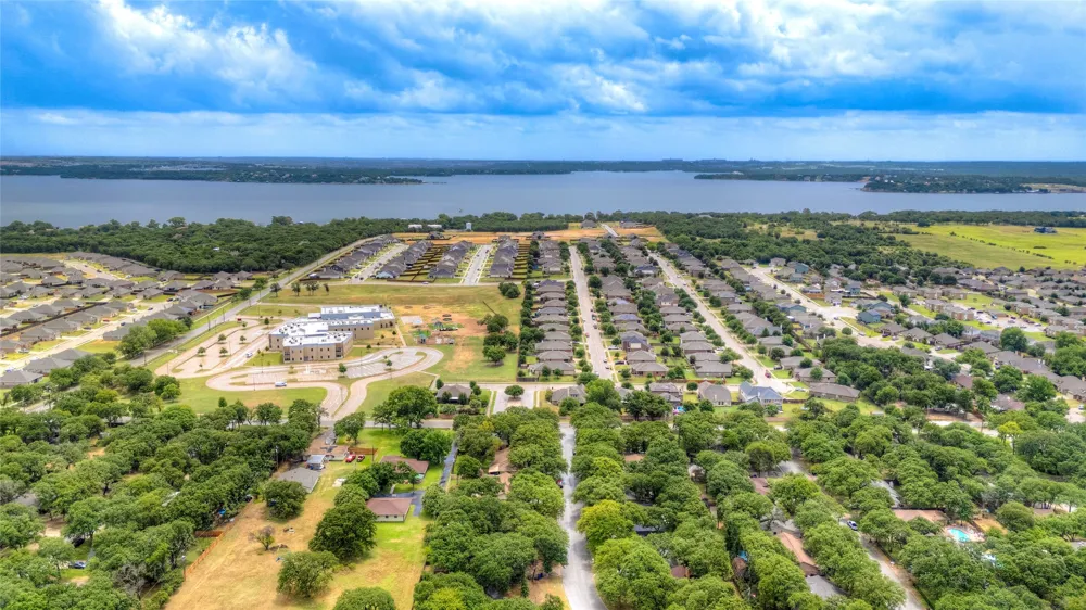 1201 Meadowlakes Azle, TX 76020