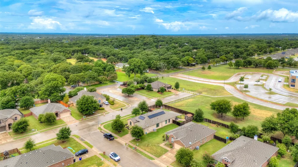 1201 Meadowlakes Azle, TX 76020
