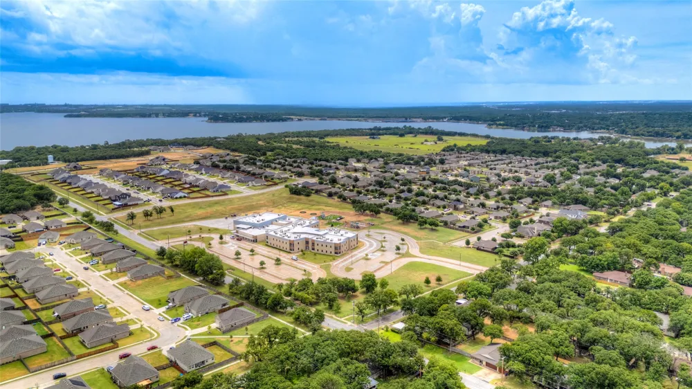 1201 Meadowlakes Azle, TX 76020