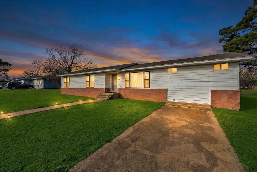 100 Rosedale Avenue Keene, TX 76059