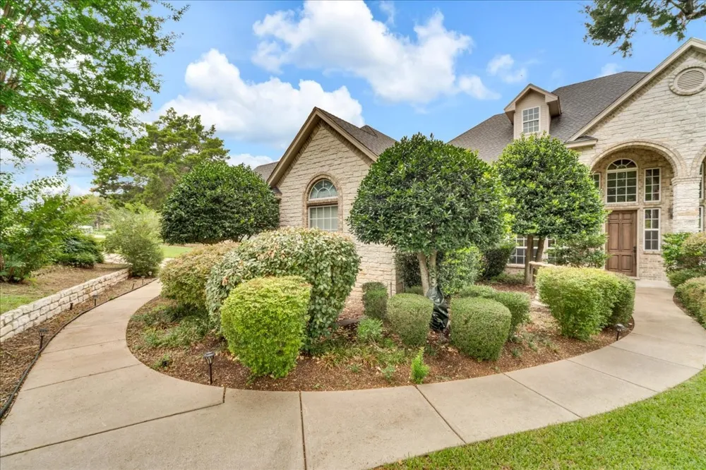 2201 Somerset Midlothian, TX 76065