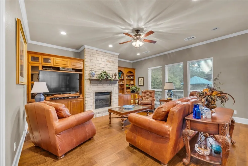 2201 Somerset Midlothian, TX 76065