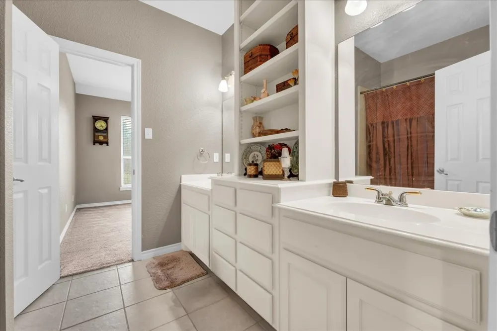 2201 Somerset Midlothian, TX 76065