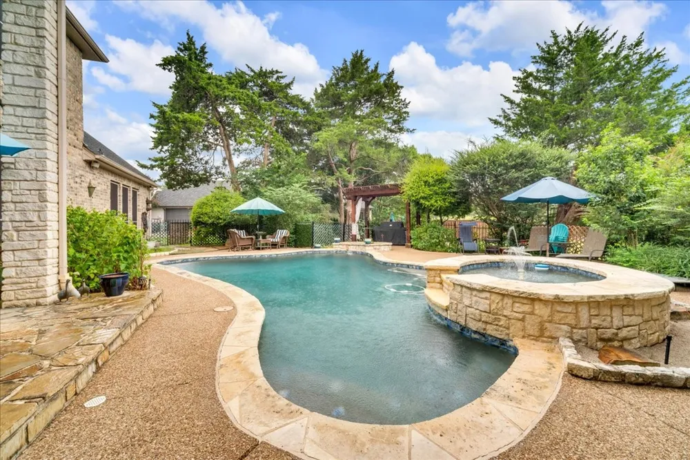 2201 Somerset Midlothian, TX 76065