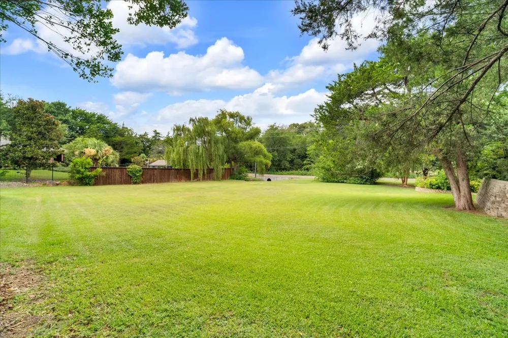 2201 Somerset Midlothian, TX 76065