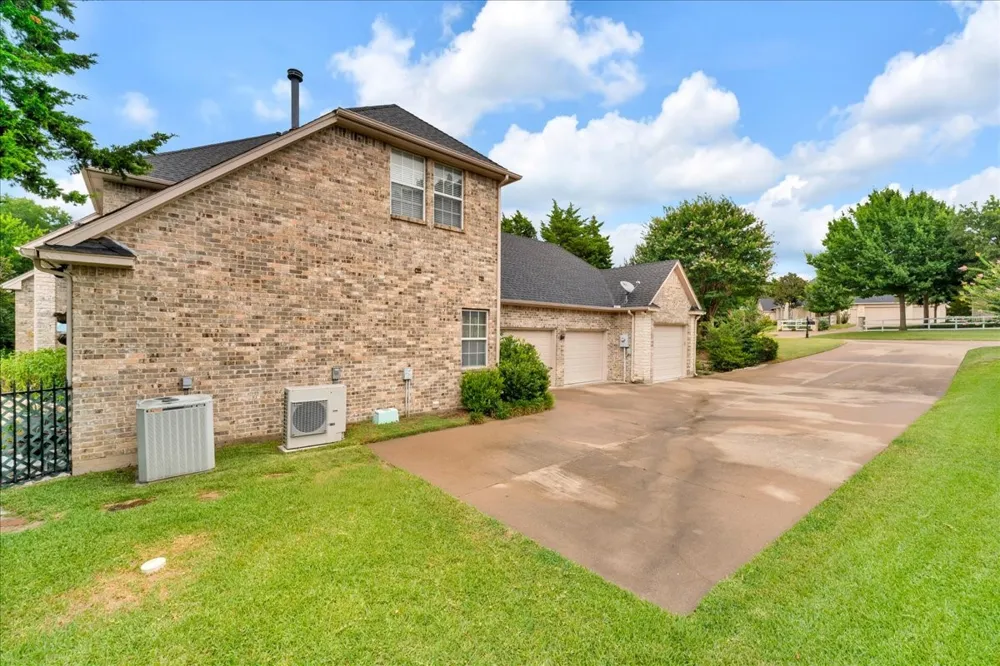 2201 Somerset Midlothian, TX 76065