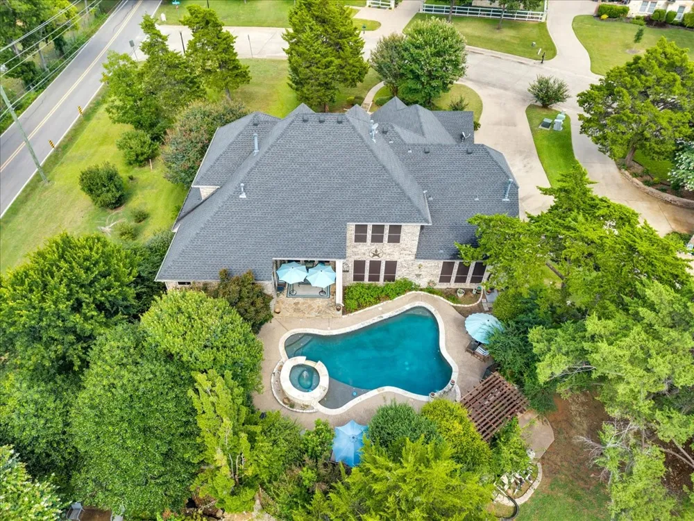 2201 Somerset Midlothian, TX 76065