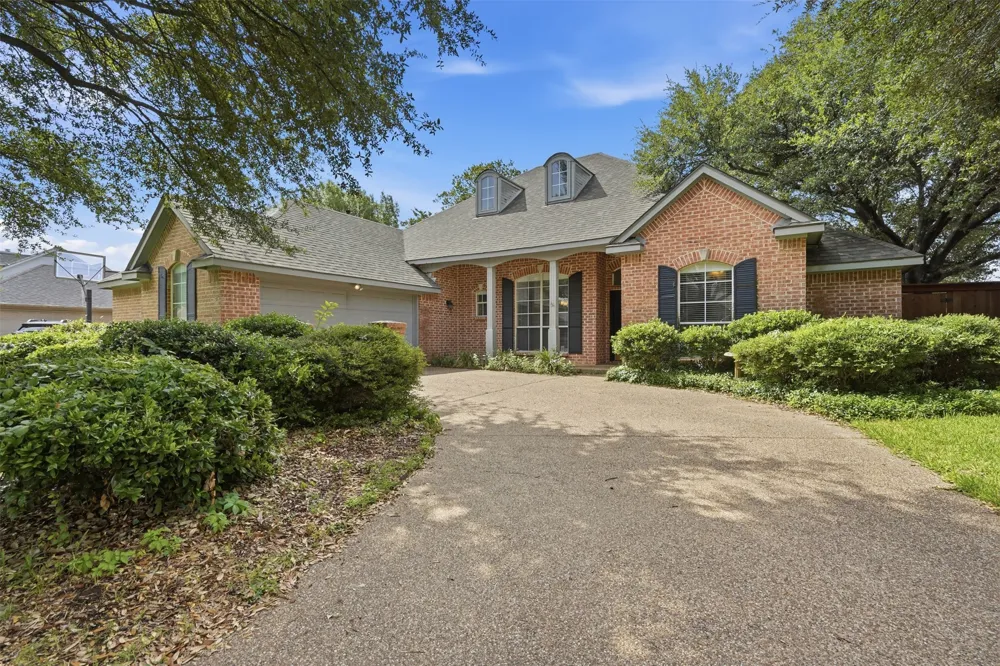 3318 Summergrove Drive Arlington, TX 76001