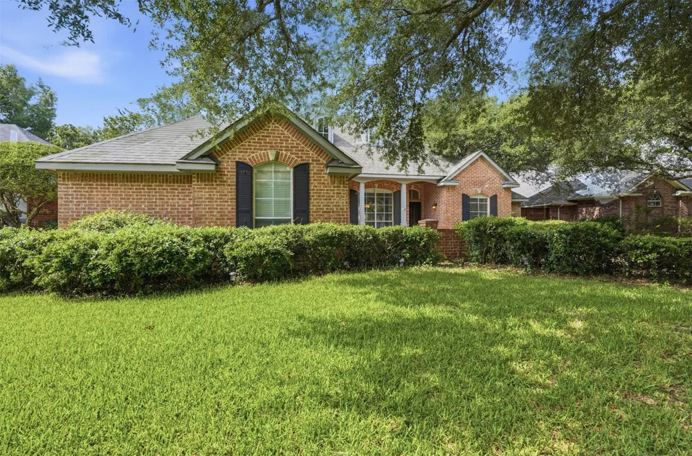 3318 Summergrove Drive Arlington, TX 76001